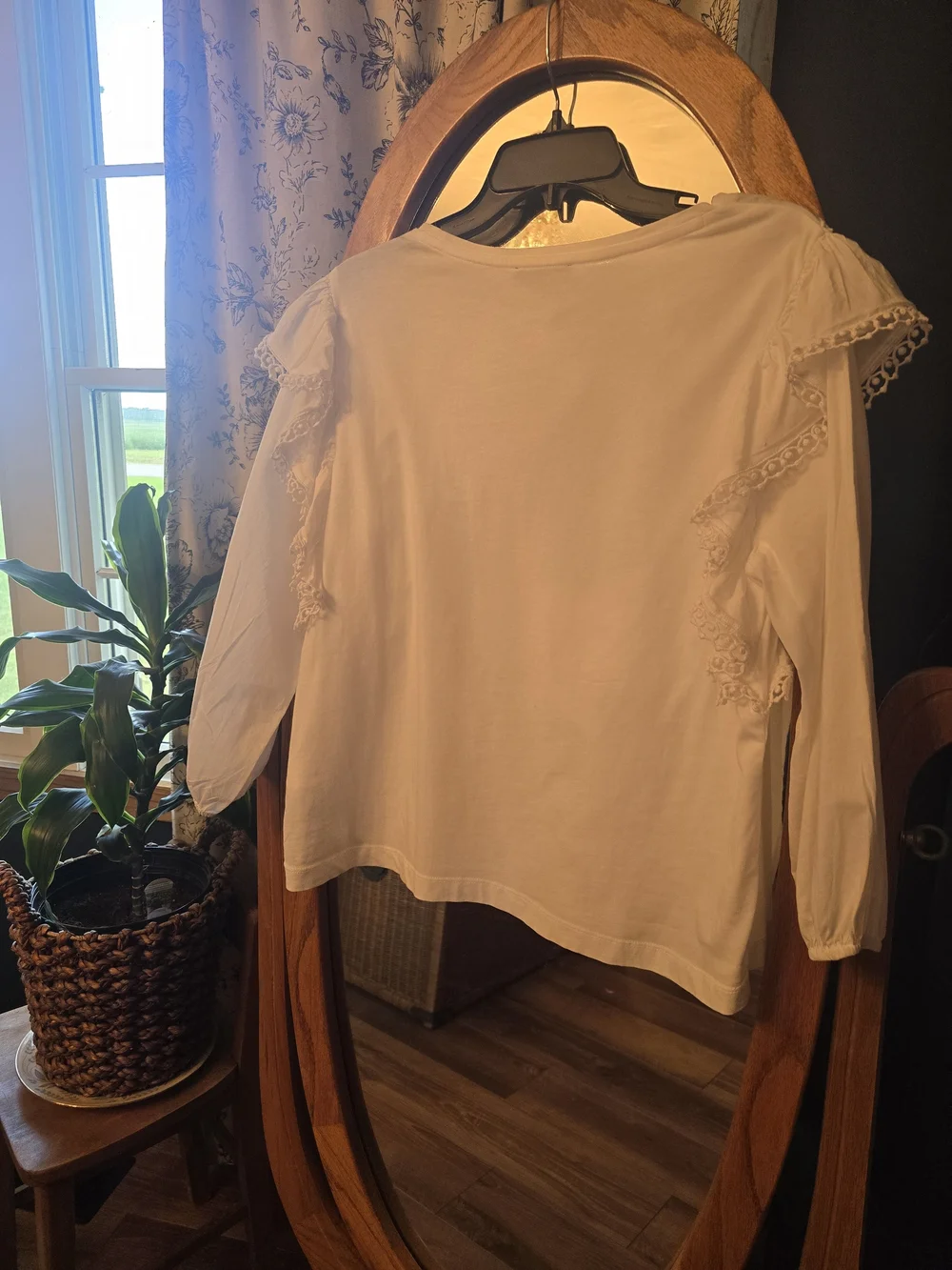 Women's J. Crew White Eyelet Ruffle Blouse sz Med